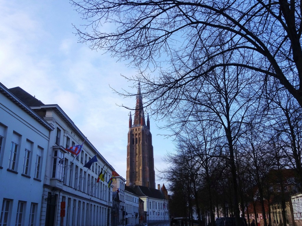 3-4ベルギー　ブルージュ　街並と聖母教会